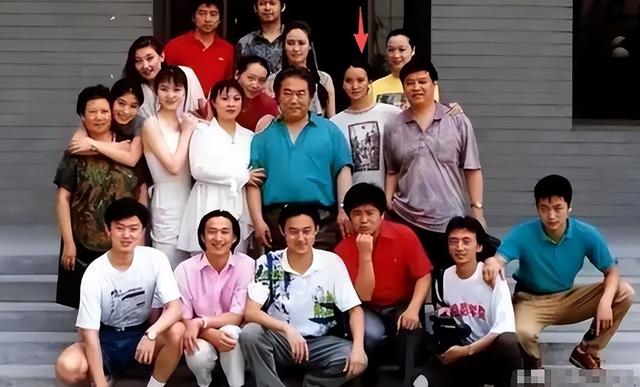 吃里扒外！定居美国13年，回国捞金惨遭“驱逐”，52岁活成了笑话
