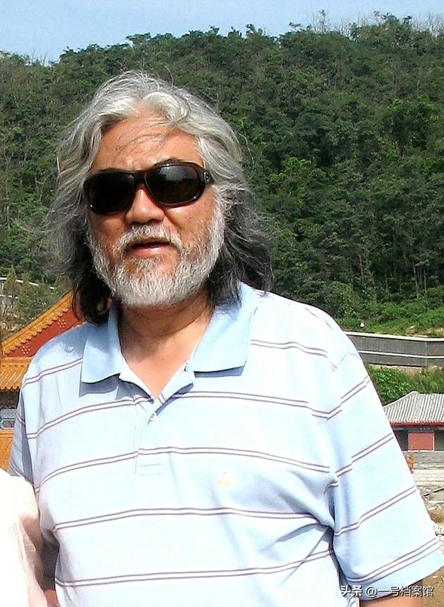 一语成谶！74岁张纪中爷孙恋翻车，年仅一岁的女儿承受“恶意”