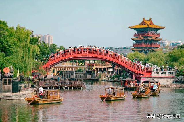 这个夏天百年历史的开封火车站迎来了旅游客流的火爆高峰,