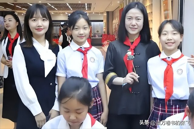 杨振宁走后1个月, 翁帆搬离别墅, 带走34箱东西, 那是她全部的财产