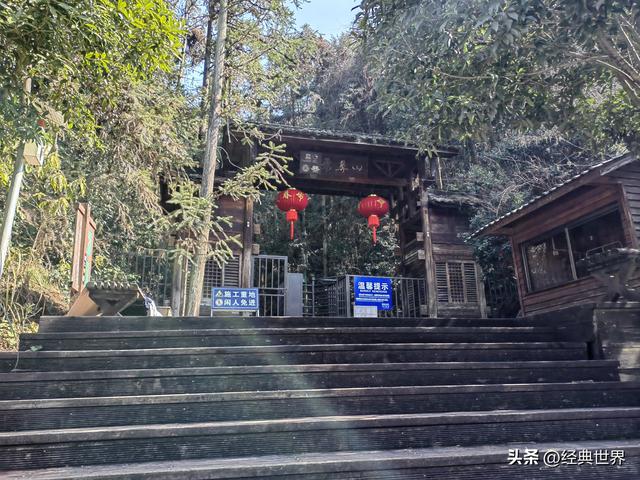 龙虎山三绝之古越族崖墓群