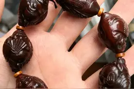 上油后一放七八年，这橄榄核的包浆绝了！图片