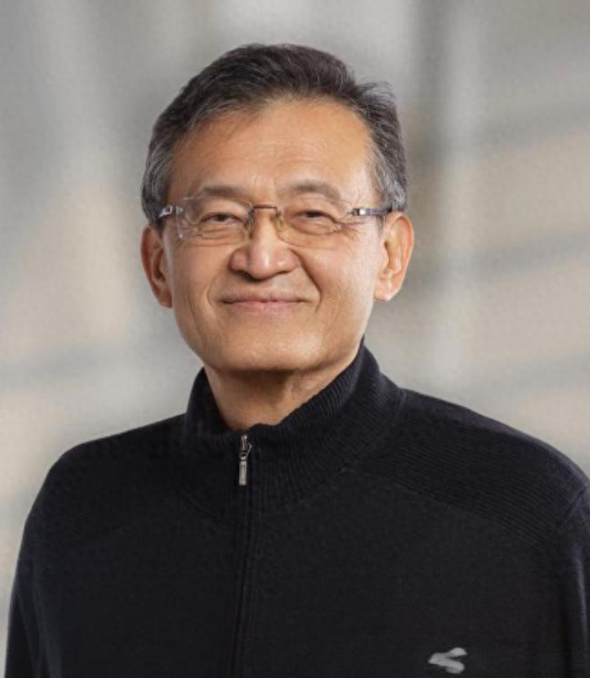 特朗普疯狂打压华人精英，勒令华人CEO辞职，因为他发现，全球几大半导体巨头的掌舵者，全是东方面孔