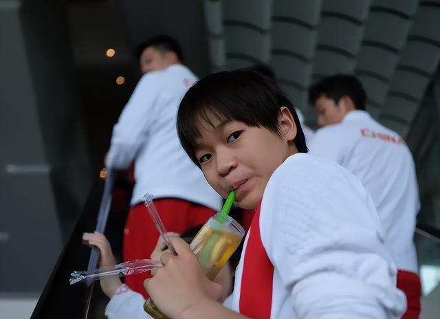 发胖退役风波不到一个月！被人民日报点名的全红婵，彻底打消舆论