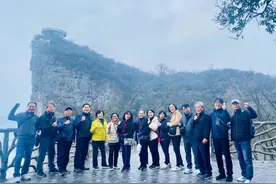张家界的山上，“长”满了韩国人？图片