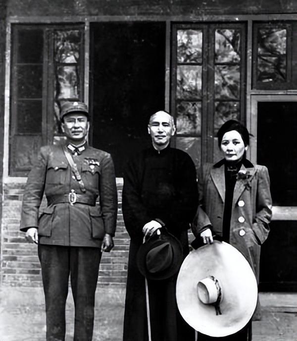 蒋介石临终前告诉蒋经国：我这一生只敬佩一人，畏惧两人! 第11张