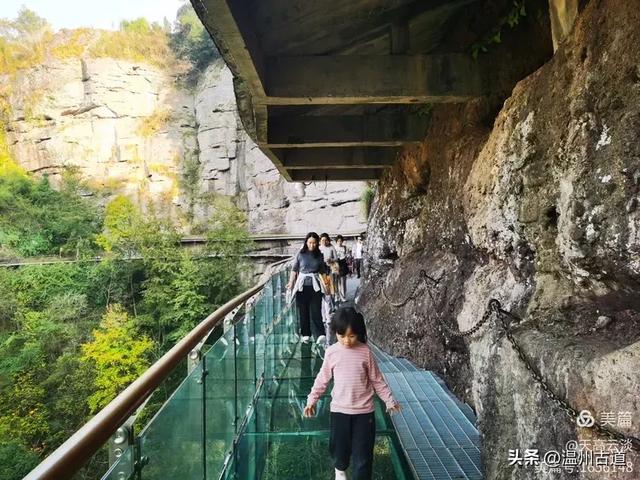 这处以丹霞地貌而闻名的名胜奇观,风光奇绝值得一去!