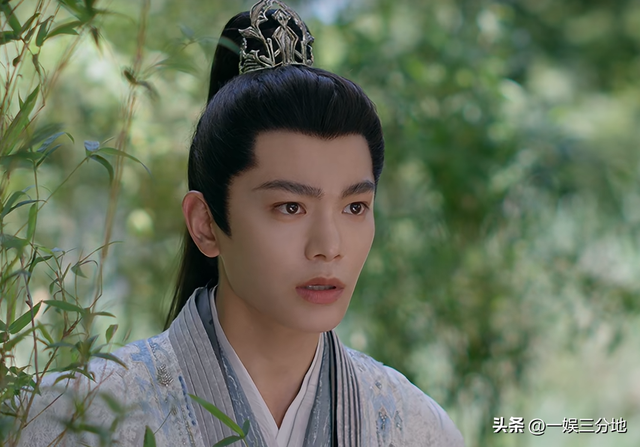 两个人连累整部剧？一个脸肿歪嘴一个表情呆，陈乔恩也救不了