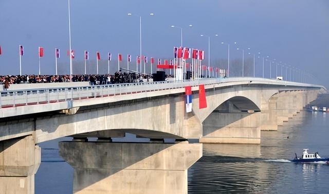 战舰战机全开火了，美不宣而战	，18国军方齐聚北京，拉解放军联手