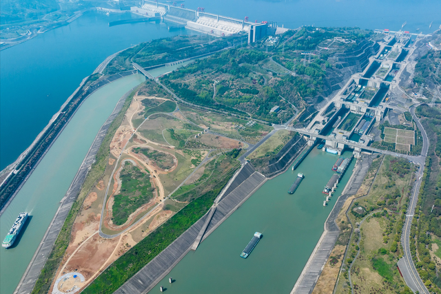 打通长江“中梗阻”！三峡将建新通道，万吨海轮能直达重庆了？