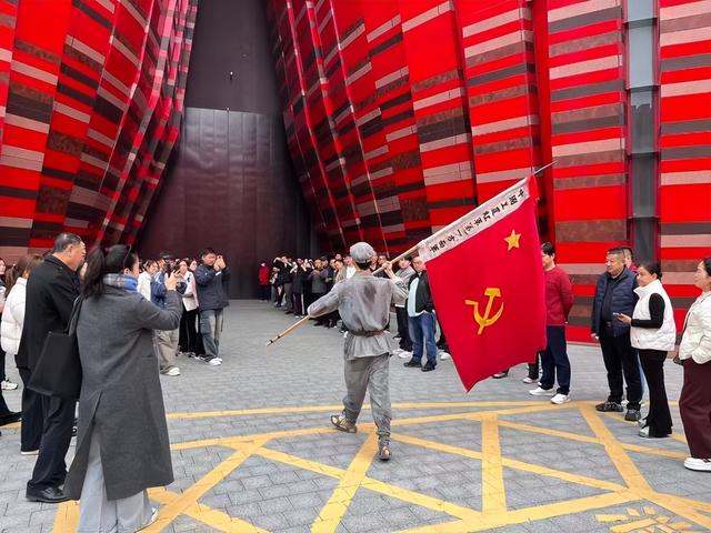 行浸式体验重温长征壮歌！ 中国式现代化的万千气象——网络名人贵州行活动探访贵州红飘带
