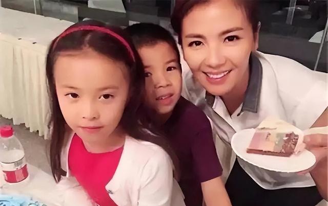 他曾与刘涛同床共枕4年，如今年过六旬依旧未娶	，刘涛直言愧疚