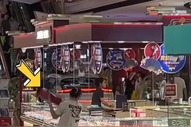 真急了！湖北商场孩子丢失母亲怒砸金店，官方介入，评论区吵翻天图片