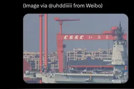 福建舰桅杆被熏黢黑，大概率和海南舰一样涂黑主桅，也许会加风帽图片