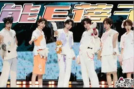 捡手机文学已入侵时团演唱会现场？图片