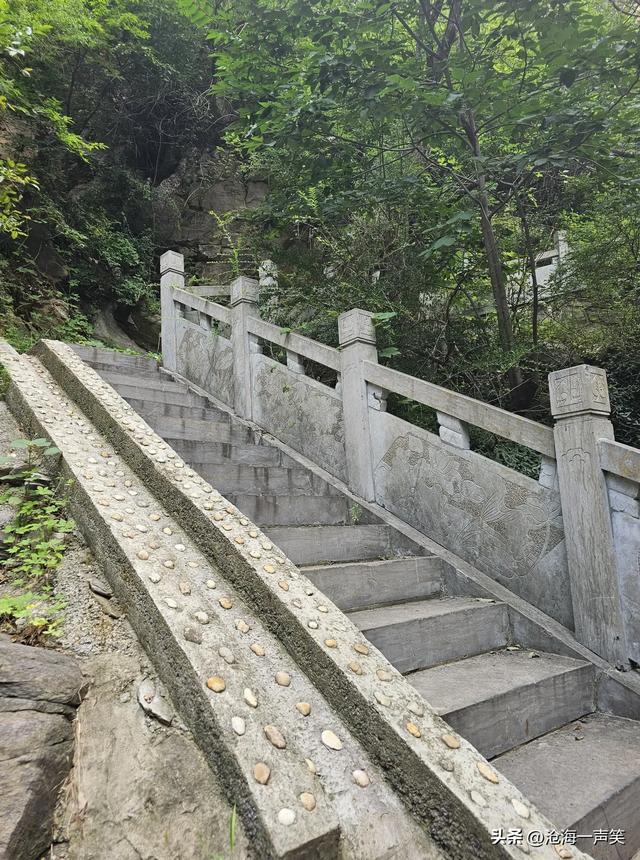大山深处的石阶，待到征服人，等待有缘人，等待有情人