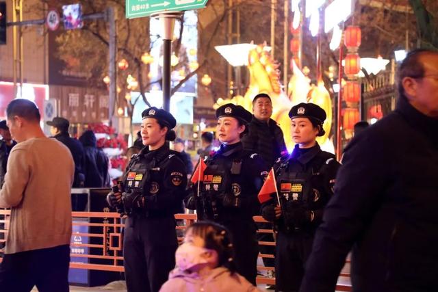 秦州公安多警联动 护航“欢乐秦州年”第二届文化旅游活动