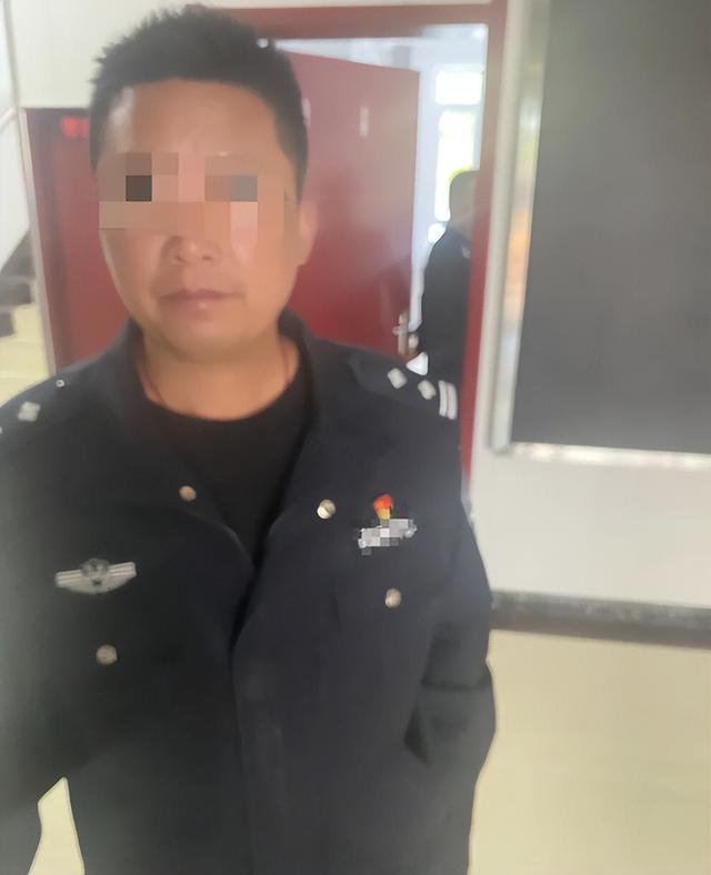 “母亲派出所里遭民警责骂，男子插话后被拖进女厕群殴”后续：涉案民警终获刑