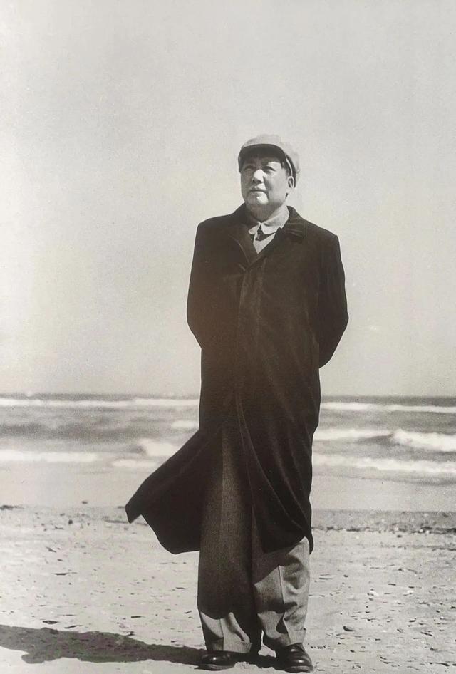毛主席问铁路什么时候修到拉萨，李先念分析道：估计最少也得10年
