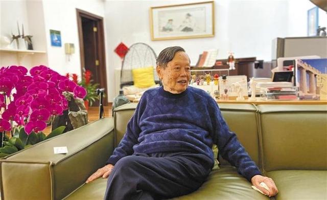 杨振宁的终身遗憾：22岁小舅子在他家自尽，父亲至死都未原谅他