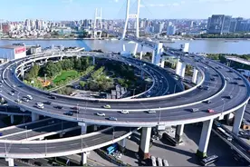 上海黄浦江大桥为啥没有人行道和步行桥呢？因为净空高度50米图片