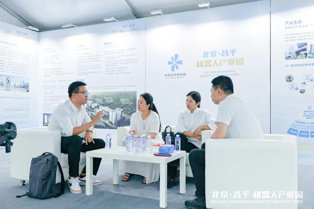 2025世界人形机器人运动会 未来科学城企业松延动力勇夺金牌