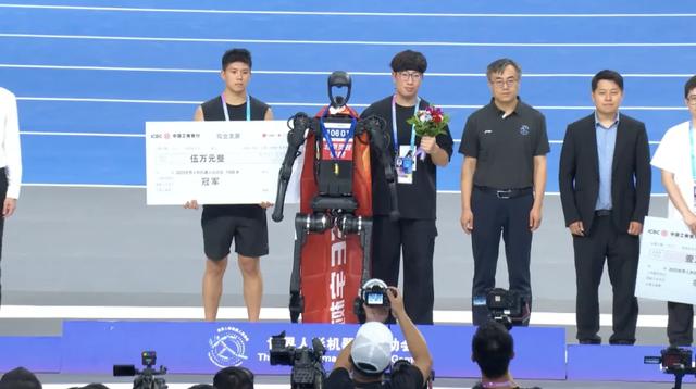奥运冠军上场操作，人形机器人“试炼场”惊喜有多大？