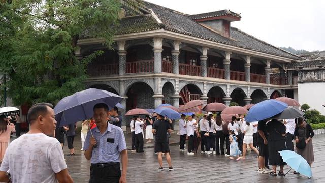 悦·遵义丨红色旅游爆棚！遵义会址单日最高接待近 7 万人次