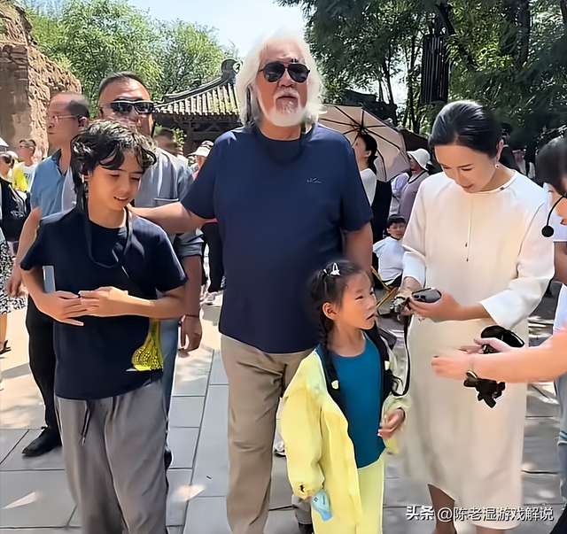 一个贪财一个好色？老夫少妻的“残酷”在74岁的张纪中身上应验了