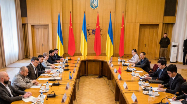 摊牌了！美国抢中国180万桶原油，乌克兰碰瓷中国，都不演了？