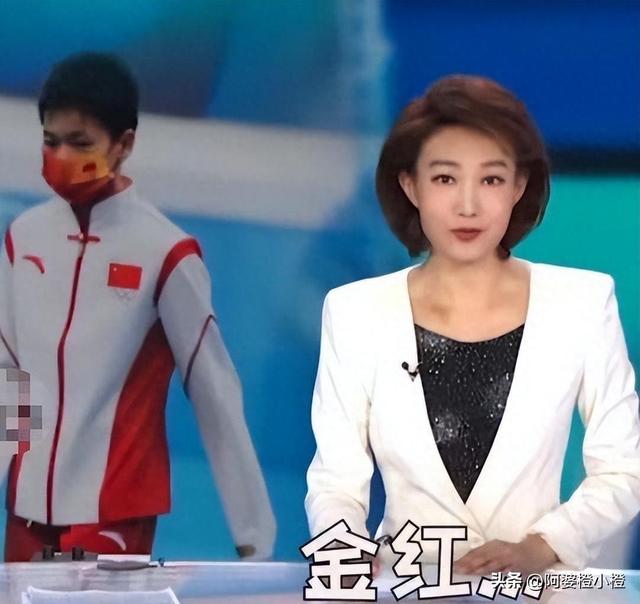 事实证明，48岁“出席阅兵解说”的李梓萌，已经走上了另一条大道
