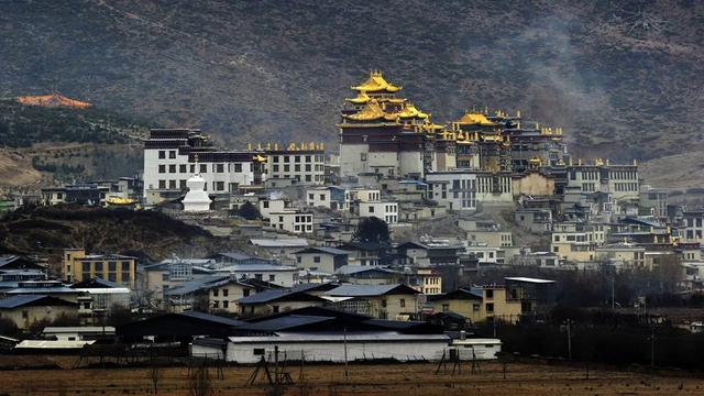 除了黑独山，滇藏线还有哪些适合摄影的景点？