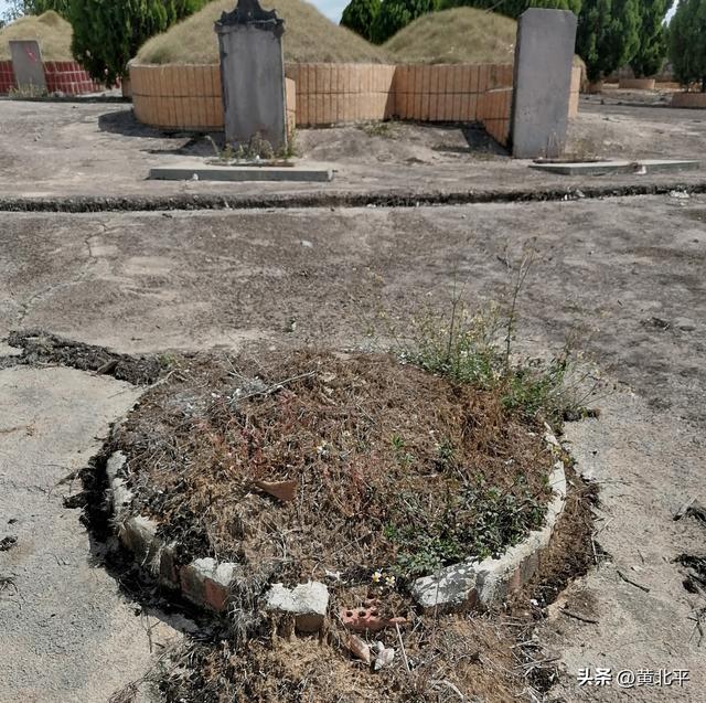 广西南宁市西乡塘区路边清代古墓群，墓主是北宋光禄大夫卢述后裔