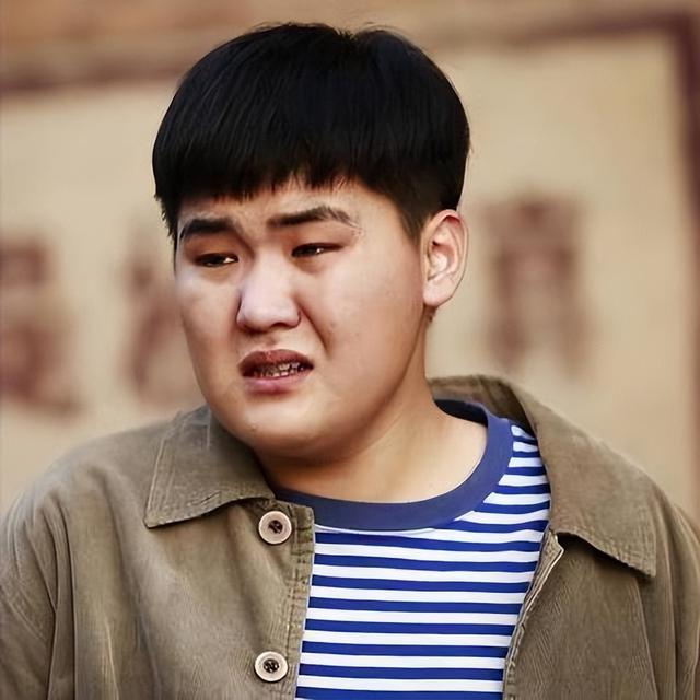 道歉不到24小时，闫学晶再迎三大噩耗，她儿子可能30万都赚不到了