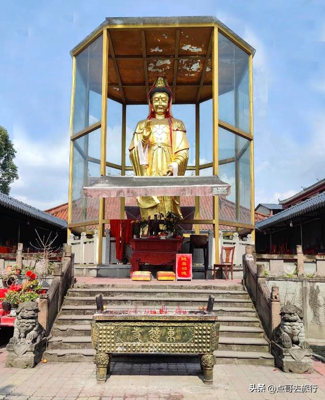 成都被严重低估的寺庙，大殿华丽庄重，让人吃惊不小，公交可直达