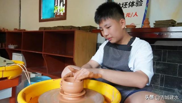 建水迎来暑期旅游“热潮”