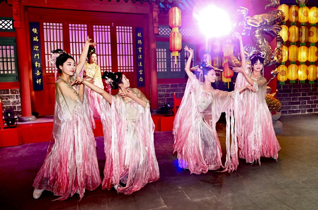 Hello冰雪Go吉林｜穿峡谷 看演出 外国媒体沉浸式体验长白山文旅