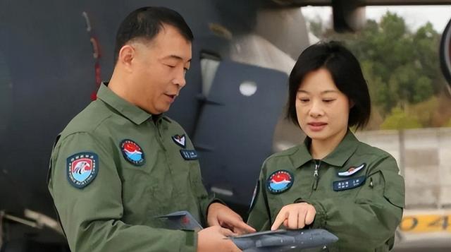 阅兵女机长身份曝光！私生活被扒牺牲太大，老公不简单，央视点名