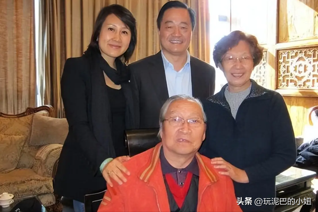 万万没想到，63岁张凯丽因九三阅兵上的一个动作，实现口碑暴增