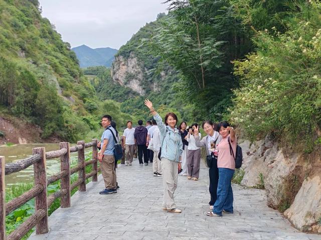 西狭秋韵：石刻无言，却与幽风诉千年