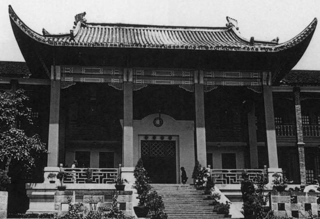 1949年蒋介石败退台湾，带走了多少军队？说出来让人难以接受