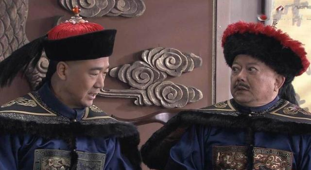 和珅出上联：三斤四两五花肉，纪晓岚巧对下联，和珅听后直接下跪