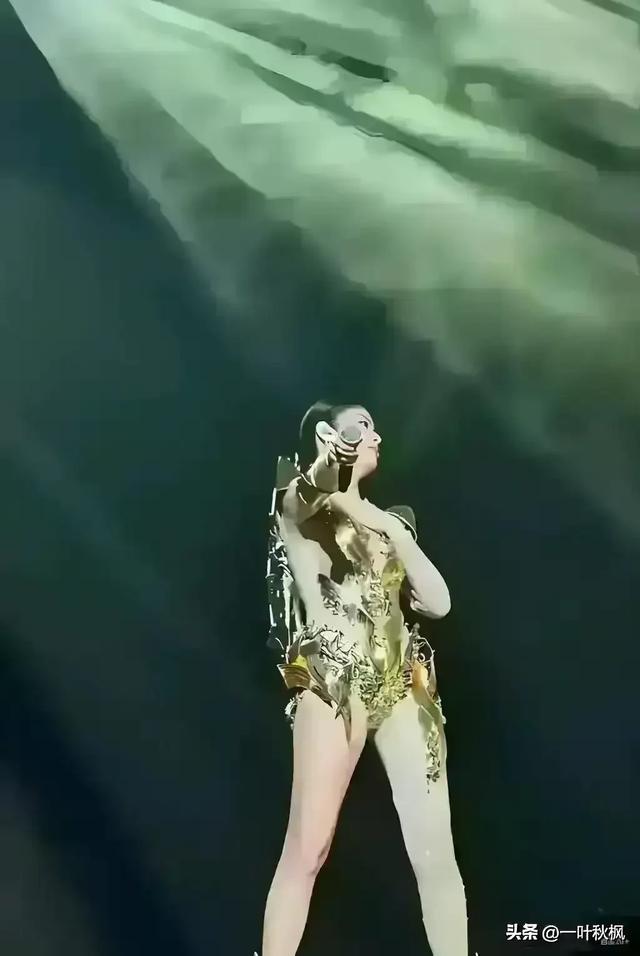 陈慧琳演唱会穿三角裤衩，五十多了合适吗？人老心不老 不愧是女神