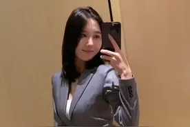 **揭秘：为何老板偏爱女秘书？网友直呼：她一来，心情瞬间UP！**图片
