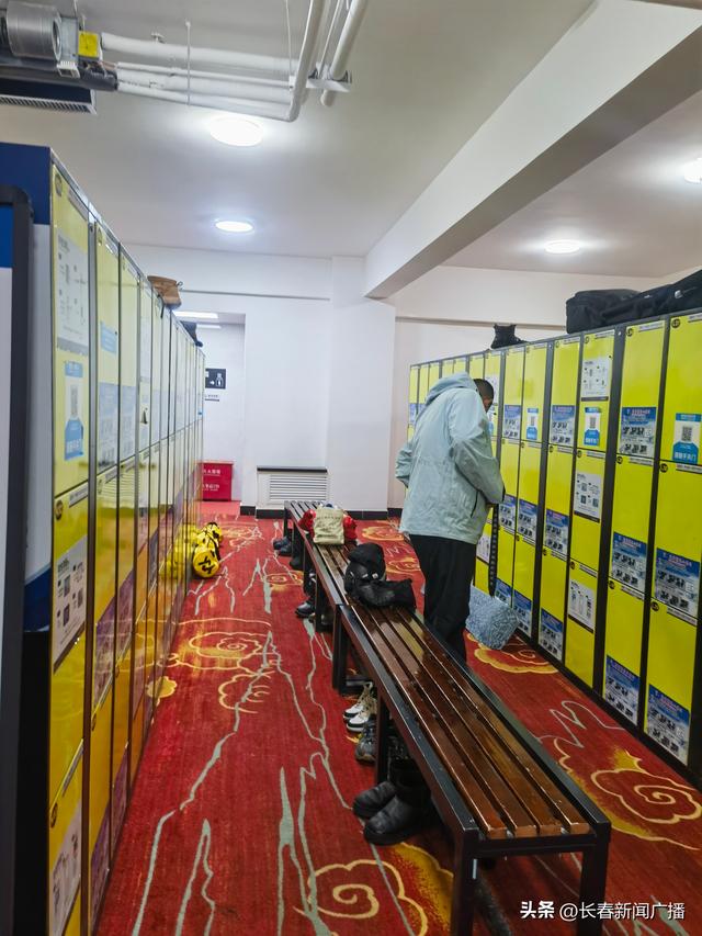 长春净月潭冰雪体验再升级 森林穿越雪飘流与中级雪道夜场同步开放