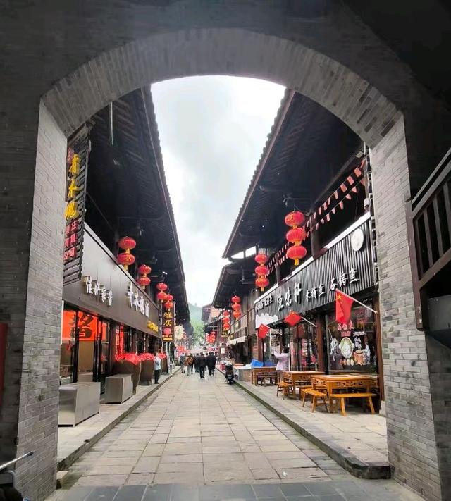 游览汉中市的青木川古镇