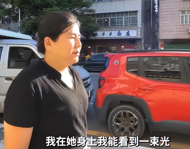 34岁雌雄共体的女性，具备男女两性器官，她该如何生存下去？