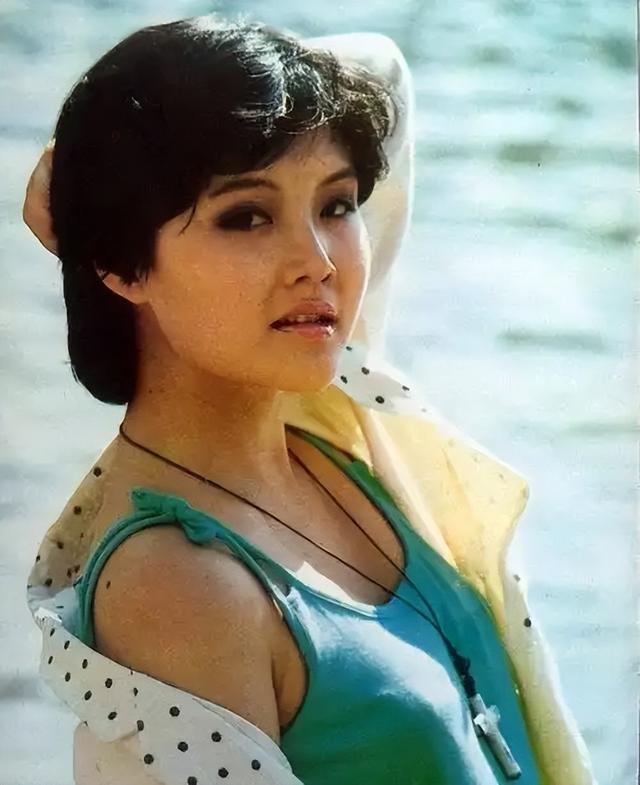 她11岁被导演看中，与名导同居多年被抛弃，如今复出却无人问津