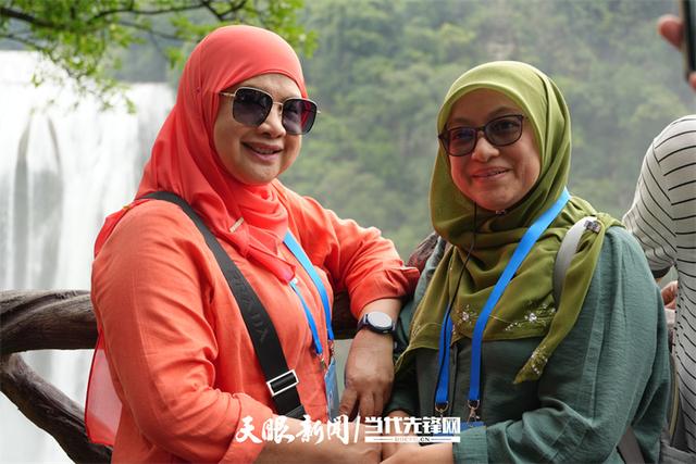 万练飞空、水珠扑面、虹彩环绕！看“亚洲第一瀑”如何征服外媒