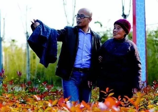 山东高三男孩免费住老太太家考上北京体制后却因老太太扔了铁饭碗